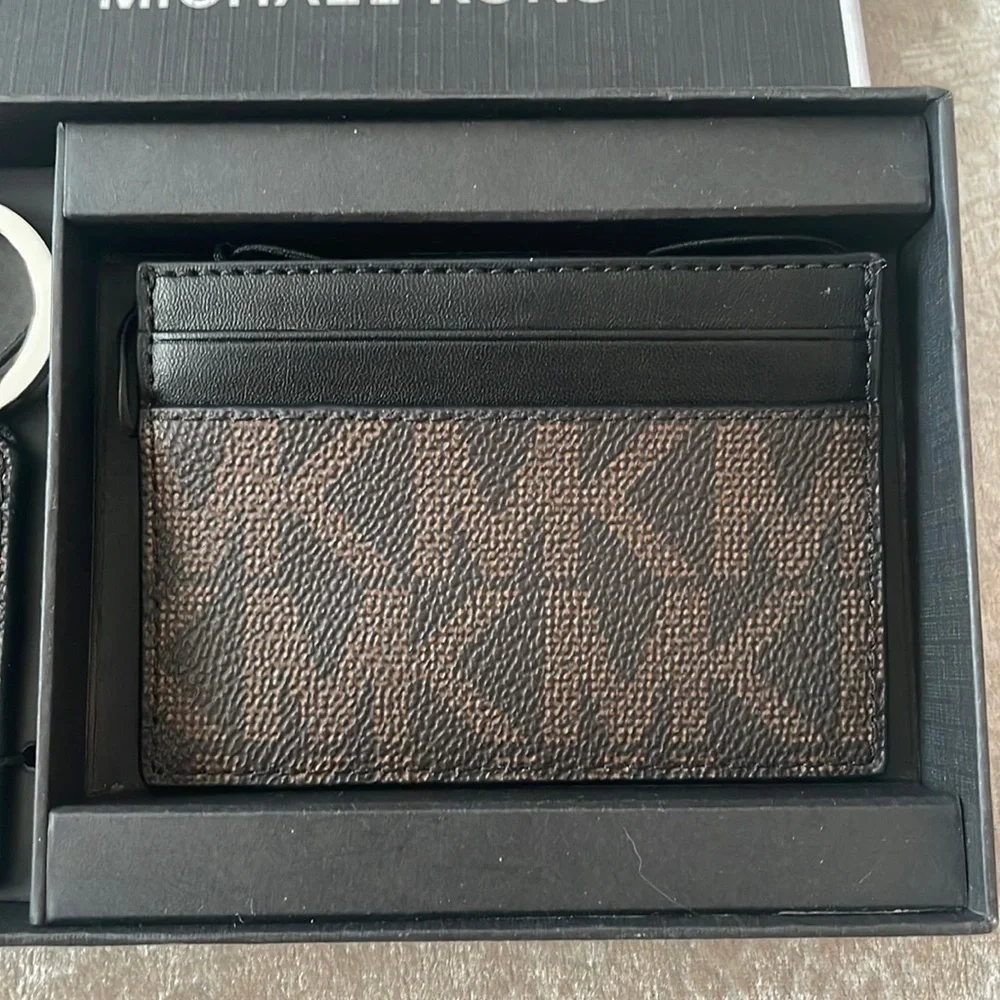 Brand New Michael Kors Jet Set Men’s Card Case & Keychain Gift Set Brown Black